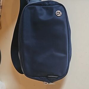 Lululemon Everywhere Belt Bag 1L True Navy